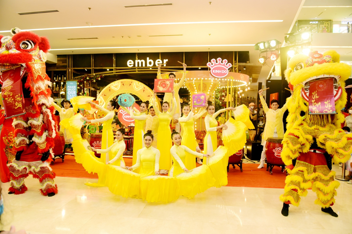 Kinh Đô thắp sáng Trung Thu với 'tròn vị bánh, sáng mãi chuyện đêm trăng' - 2