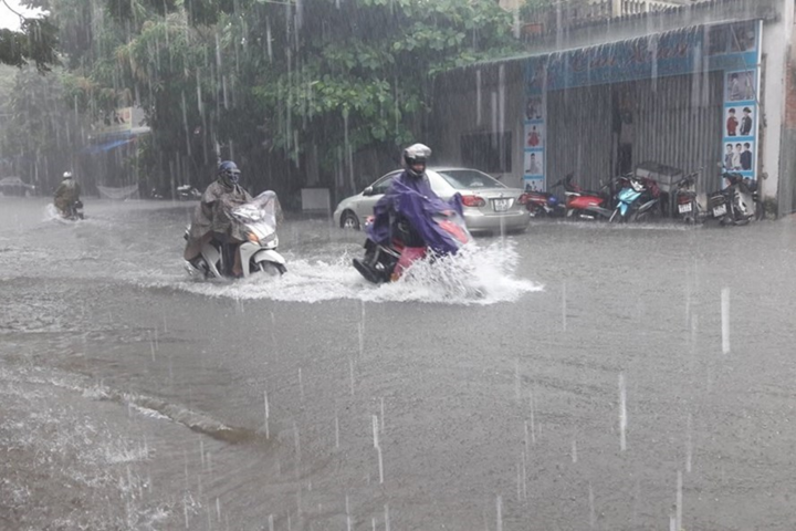 Bắc Bộ mưa rất to, nguy cơ lũ quét và sạt lở đất nhiều nơi - 1