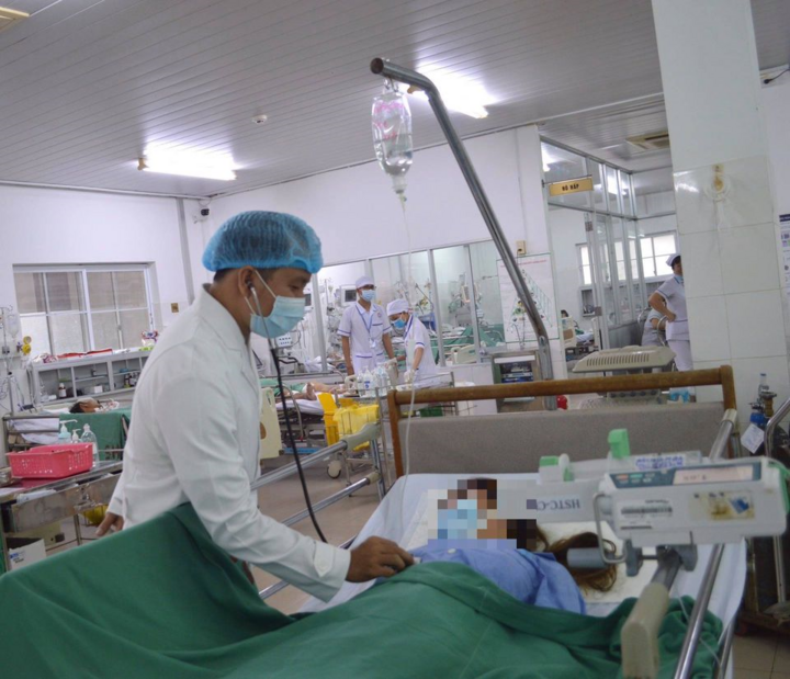 Tự ý uống thuốc chữa đau lưng, người phụ nữ 29 tuổi suýt chết - 1