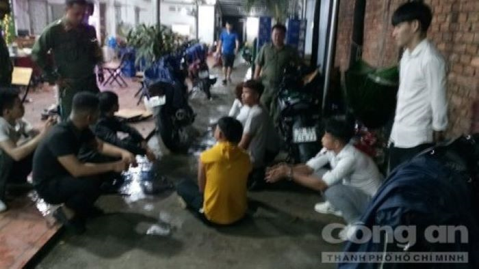 Công an Bình Dương chặn kịp thời vụ hỗn chiến trong nhà hàng - 2