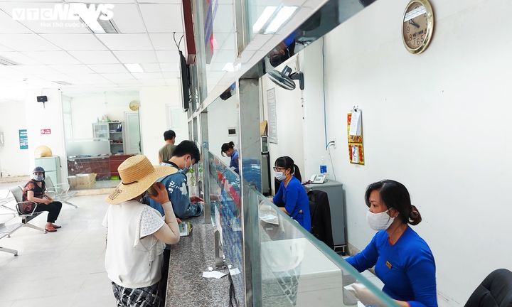 Đà Nẵng mở lại các tuyến vận tải hành khách: Sân bay, bến xe, ga tàu vắng lặng - 4