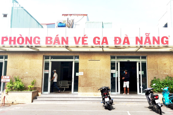 Đà Nẵng mở lại các tuyến vận tải hành khách: Sân bay, bến xe, ga tàu vắng lặng - 5