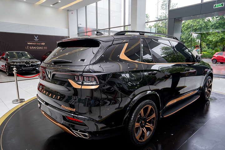 Cận cảnh VinFast President cực chất vừa ra mắt - 8
