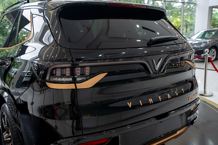 Cận cảnh VinFast President cực chất vừa ra mắt - 10