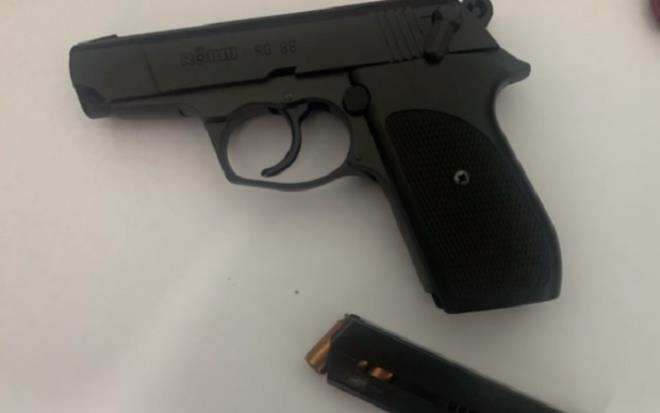 Bắt khẩn cấp giám đốc rút súng dọa bắn vỡ sọ người đi đường - 3