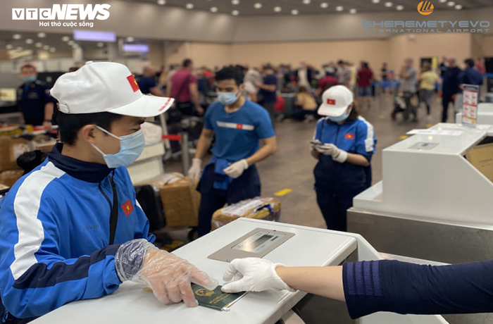 Hình ảnh đoàn thể thao Việt Nam dự Army Games làm thủ tục tại sân bay Nga - 4