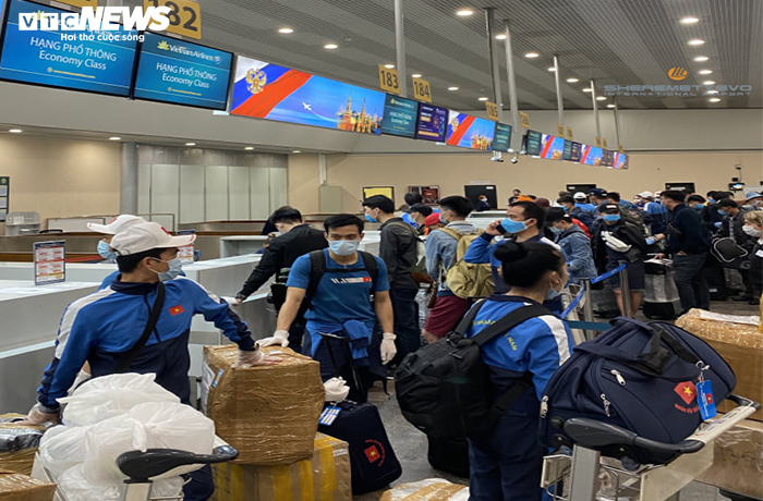 Hình ảnh đoàn thể thao Việt Nam dự Army Games làm thủ tục tại sân bay Nga - 2