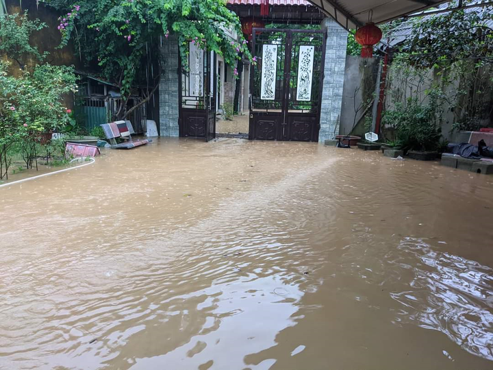 Thành phố Thái Nguyên ngập tứ bề sau trận mưa sầm sập lúc rạng sáng - 4