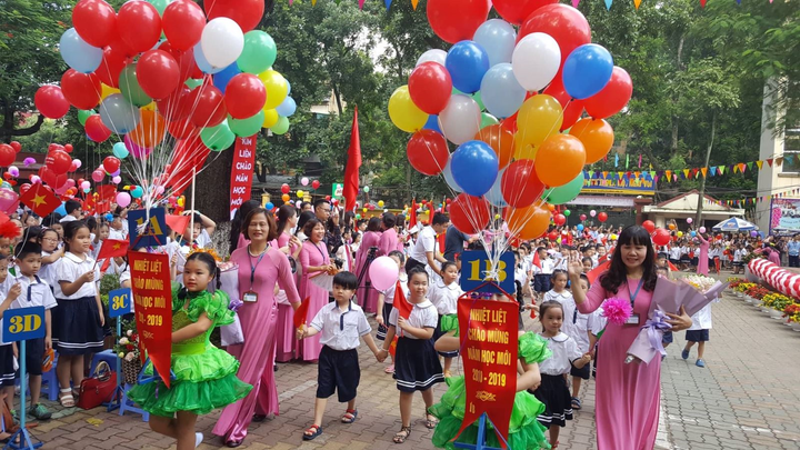 Năm lớp 1 của con thành ác mộng: Bố mẹ ham thành tích, sao lại trách cô giáo? - 1