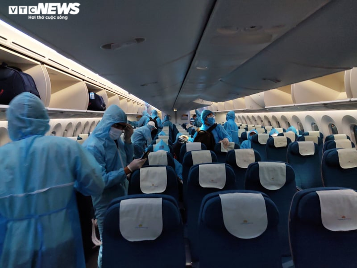 Ảnh: Đoàn thể thao dự Army Games trên 'siêu máy bay' của Vietnam Airlines - 5