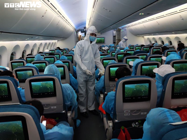 Ảnh: Đoàn thể thao dự Army Games trên 'siêu máy bay' của Vietnam Airlines - 4