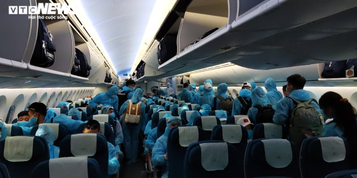 Ảnh: Đoàn thể thao dự Army Games trên 'siêu máy bay' của Vietnam Airlines - 6