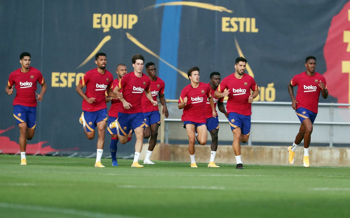 Đòi ra đi bất thành, Messi lần đầu tập lại cùng đồng đội Barca - 3