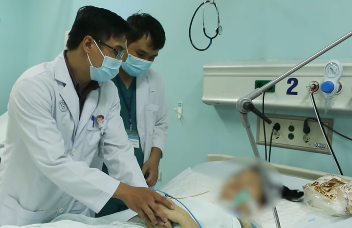 Sức khỏe 2 bệnh nhân ngộ độc pate Minh Chay ở Đồng Nai giờ ra sao? - 1