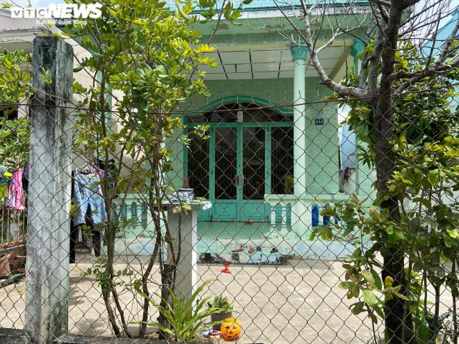 Khởi tố, bắt tạm giam con gái đánh đập, xúc rác đổ lên đầu mẹ già ở Long An - 1