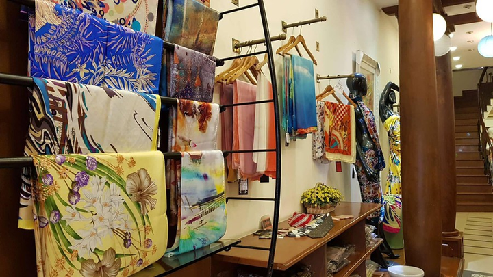 Doanh nghiệp ở TP.HCM giả mác Việt Nam cho tơ tằm Trung Quốc để xuất đi Ấn Độ - 1