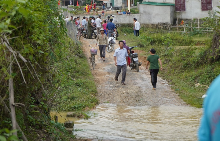 Ba học sinh Nghệ An rơi xuống khe, đuối nước thương tâm - 1