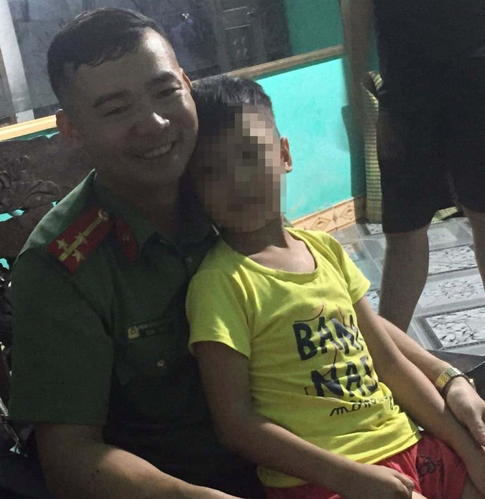 Không được vợ gửi tiền, chồng ôm 2 con nhảy kênh tự tử - 2
