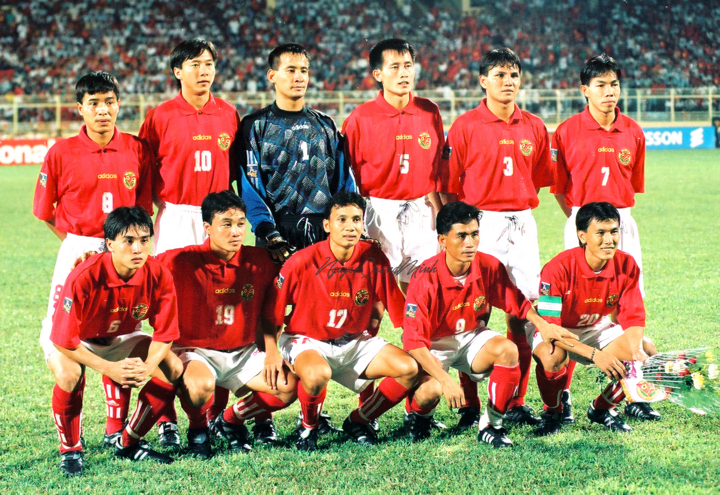Xem lại hình ảnh HLV Alfred Riedl dẫn dắt tuyển Việt Nam thắng Thái Lan năm 1998 - 5