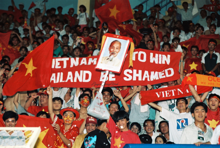 Xem lại hình ảnh HLV Alfred Riedl dẫn dắt tuyển Việt Nam thắng Thái Lan năm 1998 - 7