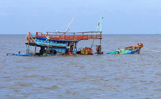 Tàu của ngư dân Quảng Ngãi bị đâm chìm: Thêm 1 người thiệt mạng - 1