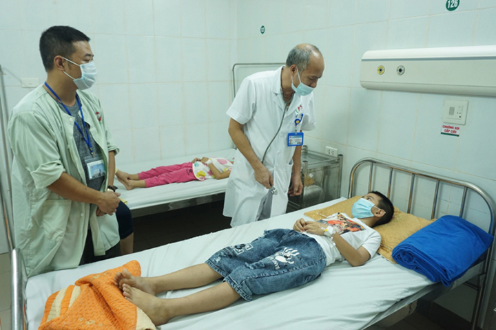 51 học sinh Hà Nội đau bụng, nôn trớ, nghi ngộ độc thực phẩm - 1