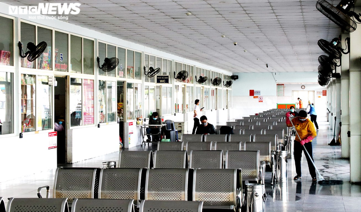 Khách sợ cách ly y tế, doanh nghiệp vận tải tiếp tục ‘treo’ xe - 2