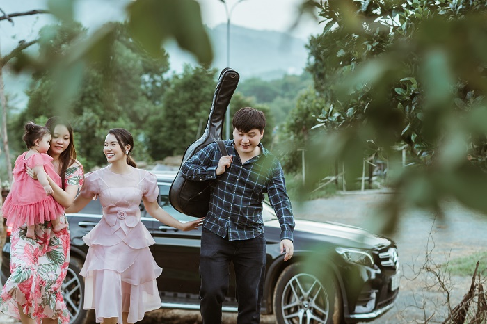 Ca sĩ Nguyễn Ngọc Anh công khai bố của con gái thứ hai trong MV mới - 2