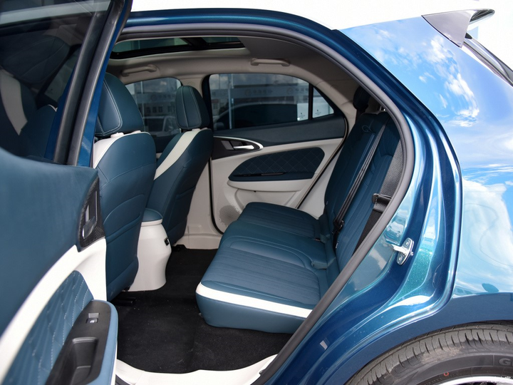 Mẫu xe điện mới toanh, phong cách Porsche mini của Trung Quốc - 4