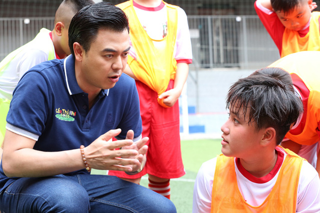 Tuấn Tú 'Về nhà đi con' tiếc nuối khi từ giã nghề cầu thủ - 3