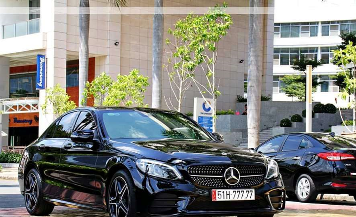 Trúng biển ngũ quý 7, Mercedes C300 tăng giá lên 5,5 tỷ đồng - 1