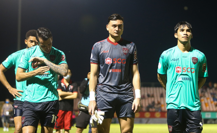 Văn Lâm cứu thua không tưởng trong ngày Thái League trở lại - 9