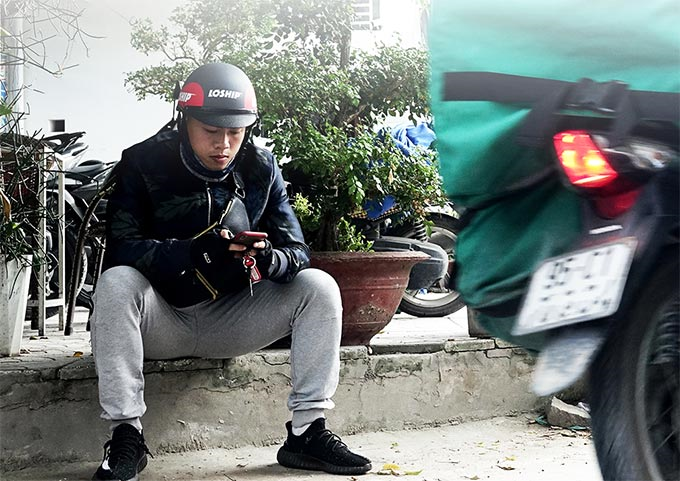 Cầu thủ trẻ bỏ bóng đá, đi chạy xe ôm, mong CLB Hà Nội thanh lý hợp đồng - 1