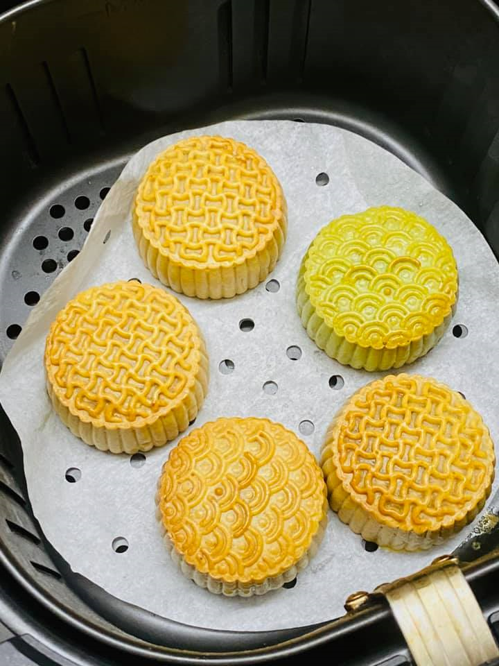 Cách làm bánh trung thu bằng nồi chiên không dầu - 6