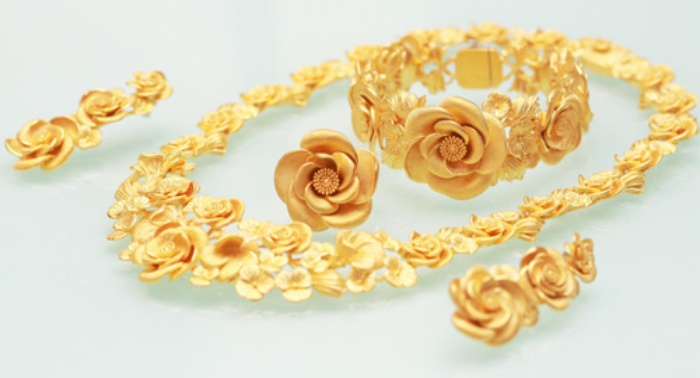 USD tăng sức ép, giá vàng đầu tuần chững lại - 1