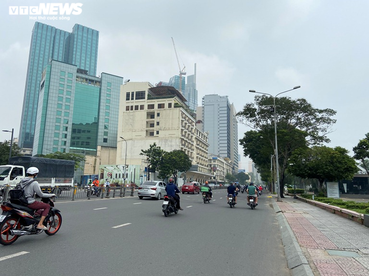 TP.HCM trời mù mịt từ sáng sớm, thời tiết se lạnh như Thu Hà Nội - 5
