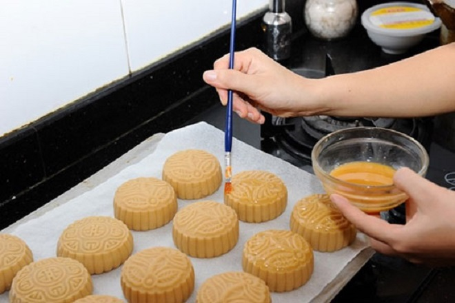 Cách làm bánh trung thu bằng nồi chiên không dầu - 5