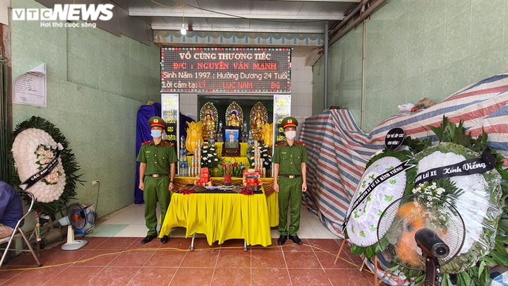 Thăng quân hàm Thượng sỹ cho cảnh sát cơ động hy sinh ở Bắc Giang - 1