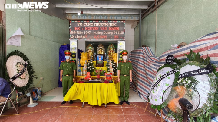 Xúc động tang lễ chiến sỹ cảnh sát cơ động bị xe ô tô tông chết ở Bắc Giang - 1