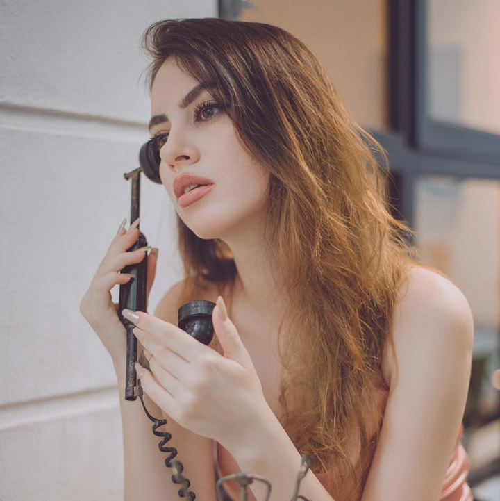 Ngắm gương mặt xinh như búp bê của cô giáo Tây trong lễ khai giảng ở Việt Nam - 3