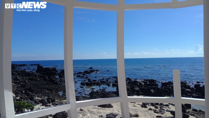 Cận cảnh công trình bê tông ‘mọc’ trên đá nham thạch ngàn năm ở đảo Lý Sơn - 7