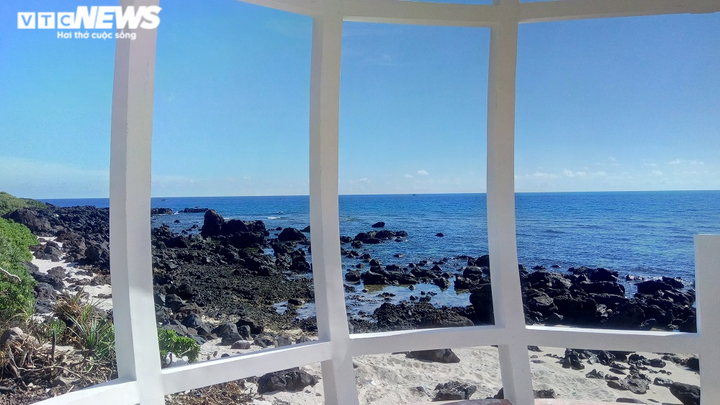 Cận cảnh công trình bê tông ‘mọc’ trên đá nham thạch ngàn năm ở đảo Lý Sơn - 2