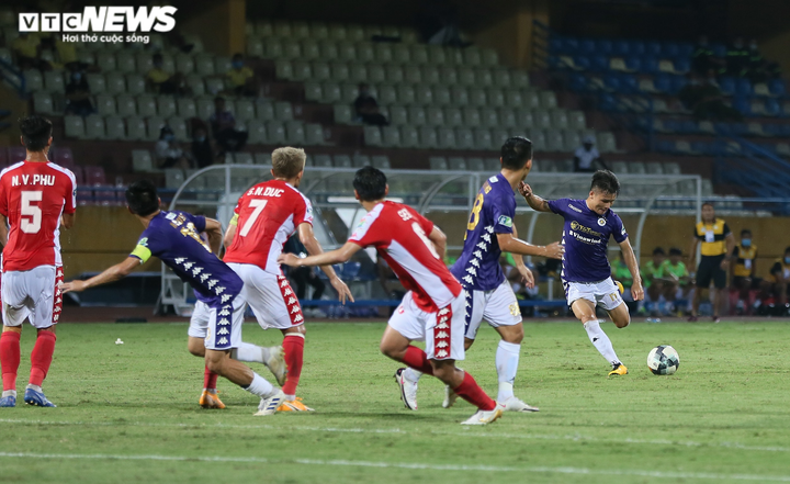 Trực tiếp bóng đá Hà Nội FC 5-1 TP.HCM: Quang Hải, Văn Quyết xuất sắc - 2