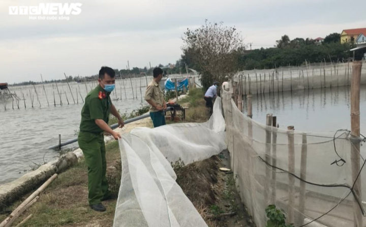 Ảnh: Cận cảnh người dân 5 tỉnh miền Trung gồng mình chạy bão số 5 - 13