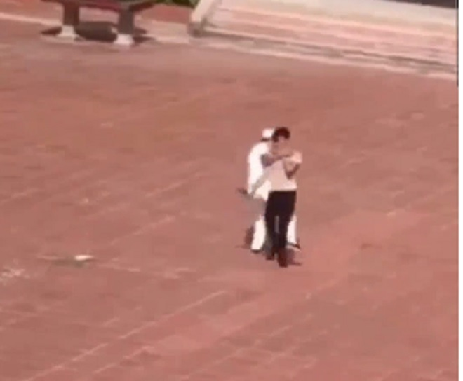 Bảo vệ trường cấp 3 ở Thái Bình đánh người ngay sân trường: Hiệu phó lên tiếng - 1