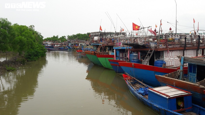 Quảng Bình: 4 người mất tích, 4 người bị thương trước khi bão đổ bộ - 1