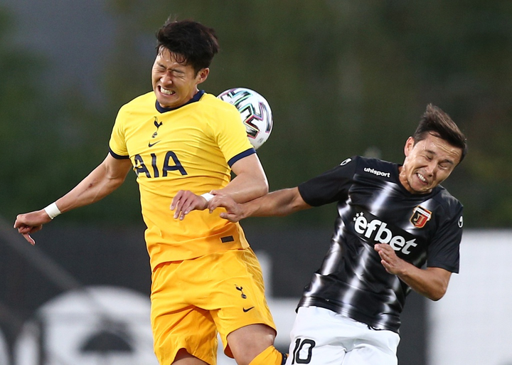 Europa League: Mourinho và học trò chật vật thắng đội bóng chỉ còn 9 cầu thủ - 3