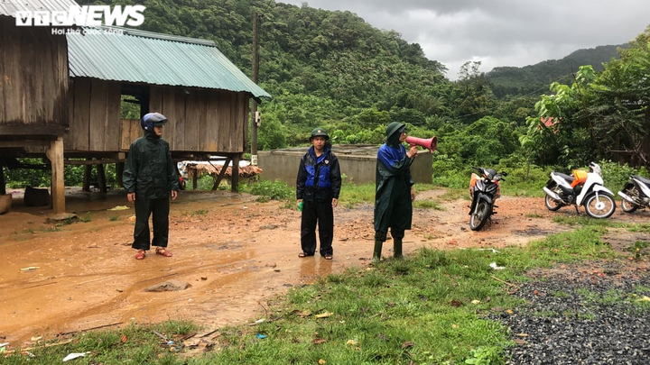 Quảng Trị: Mưa lớn gây chia cắt nhiều nơi, thuỷ điện xả lũ khẩn cấp - 4