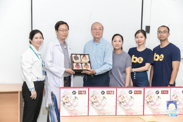 Trung thu, be chở lời cảm ơn tới những lương y tuyến đầu chống dịch - 1