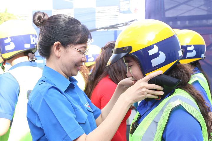 Trung thu, be chở lời cảm ơn tới những lương y tuyến đầu chống dịch - 2